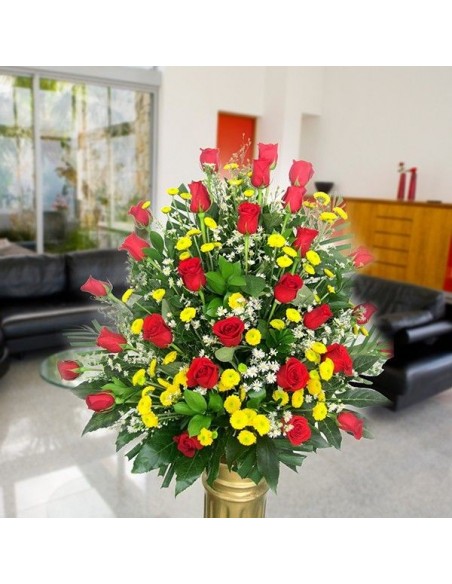 Arrangement of roses with Pinoquio