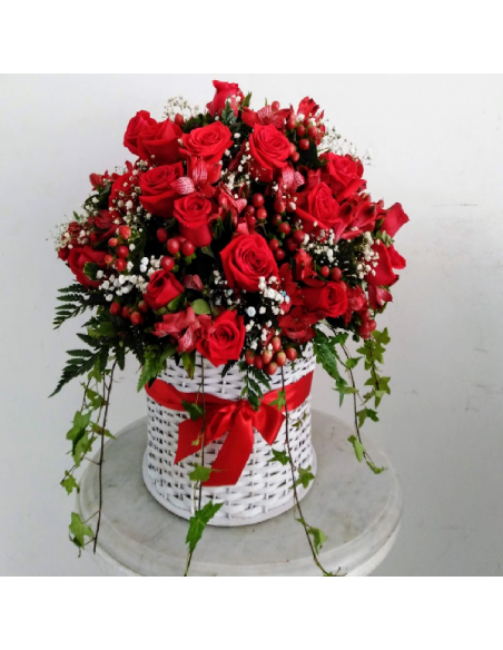 Canasta en Rosas Rojas