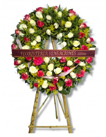 Corona en rosas surtidas